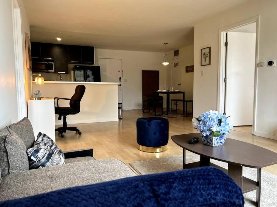 Spacious 2 Master Bedroom In Canoga Park Appartement